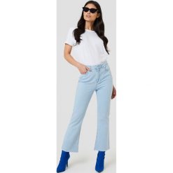 NA-KD Jeansy Kick Flare - Blue. Niebieskie jeansy damskie z wysokim stanem marki NA-KD. W wyprzedaży za 60,89 zł.