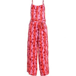 Nümph CHARLEE Kombinezon chili pepper. Czerwone kombinezony damskie marki Nümph, bez wzorów, z wiskozy, bez kołnierzyka, bez rękawów. Za 419,00 zł.