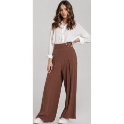 Brązowe Spodnie Metisis. Pomarańczowe spodnie damskie Renee, s, w paski, z tkaniny, eleganckie, z podwyższonym stanem. Za 129,99 zł.