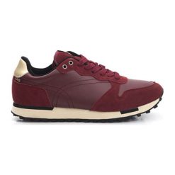 Sneakersy w kolorze bordowym. Czerwone trampki męskie U.S. Polo Assn., Gas, na sznurówki. W wyprzedaży za 252,95 zł.