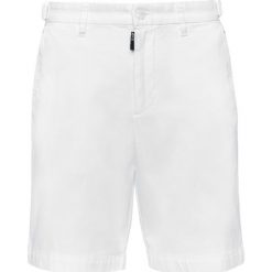 Szorty materiałowe EA7 Emporio Armani 3GPS01 PNQ1Z 1100. Białe spodenki i szorty męskie EA7 Emporio Armani, xxl, bez wzorów, z elastanu. W wyprzedaży za 319,00 zł.