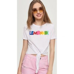 T-shirt z kolorowym nadrukiem - Biały. Białe t-shirty damskie Sinsay, s, z nadrukiem, bez kołnierzyka. W wyprzedaży za 14,99 zł.