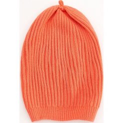 Beret z prążkowanej dzianiny - Pomarańczowy. Pomarańczowe berety damskie Reserved, bez wzorów, z dzianiny. Za 29,99 zł.