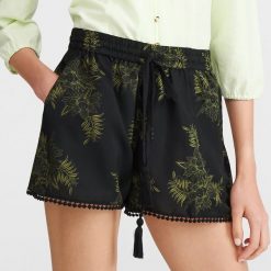 Wzorzyste szorty - Wielobarwny. Szare szorty damskie Reserved, bez wzorów. Za 39,99 zł.