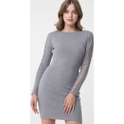 Szara Sukienka Lugarno. Szare sukienki damskie Born2be, xl, bez wzorów, z dzianiny, z okrągłym kołnierzem, z długim rękawem, długie, mini, dopasowane. Za 119,99 zł.