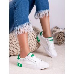 STYLOWE TRAMPKI. Białe trampki i tenisówki damskie SHELOVET, bez wzorów, bez zapięcia. Za 52,90 zł.