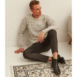 SWETER Z PRZEPLOTAMI. Szare golfy męskie marki Top Secret, na zimę, xxl, z dzianiny, z okrągłym kołnierzem. W wyprzedaży za 39,99 zł.