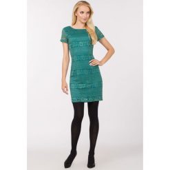 Kobieca sukienka z koronki. Sukienki damskie Monnari, w koronkowe wzory, z koronki, z dekoltem na plecach, z krótkim rękawem, krótkie, midi. Za 125,58 zł.