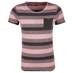 Q/S Designed By T-Shirt Męski 40.803.32.8311.41G1 Blush Fine Stripe (Rozmiar S). Różowe koszulki męskie marki Q/S designed by, s, w paski, bez kołnierzyka. W wyprzedaży za 73,00 zł.