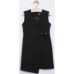 Sly - Sukienka dziecięca 134-164 cm. Czarne sukienki dziewczęce marki SLY, bez wzorów, z elastanu, eleganckie, bez rękawów, mini, asymetryczne. W wyprzedaży za 139,90 zł.