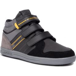 Sneakersy MAYORAL - 46097 Negro 53. Czarne trampki chłopięce Mayoral, bez wzorów, z zamszu, na rzepy. W wyprzedaży za 179,00 zł.