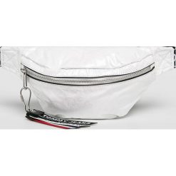 Tommy Jeans - Nerka. Białe nerki damskie Tommy Jeans, w paski, z jeansu, casualowe, bez dodatków. Za 339,90 zł.