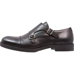 Jack & Jones JFWEDWARD Eleganckie buty black. Czarne półbuty męskie Jack & Jones, ze skóry, bez zapięcia. W wyprzedaży za 344,25 zł.