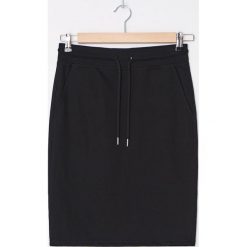 Spódnica basic - Czarny. Czarne spódniczki damskie House, s, bez wzorów. W wyprzedaży za 29,99 zł.
