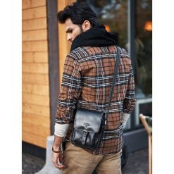 PRAKTYCZNA I ELEGANCKA TORBA MĘSKA NA RAMIĘ BUFFALO WILD. Żółte torby męskie skórzane BUFFALO WILD, w paski, ze skóry, eleganckie. Za 228,90 zł.