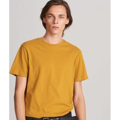 T-shirt z bawełny organicznej - Żółty. Żółte t-shirty męskie Reserved, s, bez wzorów, z bawełny, bez kołnierzyka. Za 24,99 zł.