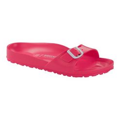 Klapki w kolorze koralowym. Klapki damskie Birkenstock. W wyprzedaży za 94,95 zł.