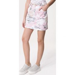 Różowa Spódnica Instantaneously. Różowe spódniczki damskie Born2be, xl, bez wzorów, mini. Za 39,99 zł.