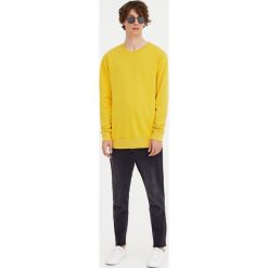 Bluza basic z okrągłym dekoltem. Żółte bluzy męskie marki Pull&Bear, m. Za 34,90 zł.