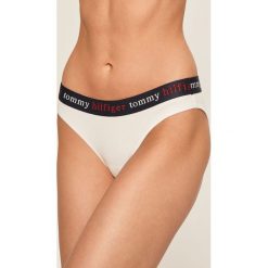 Tommy Hilfiger - Figi. Białe majtki damskie TOMMY HILFIGER, s, z elastanu. W wyprzedaży za 69,90 zł.