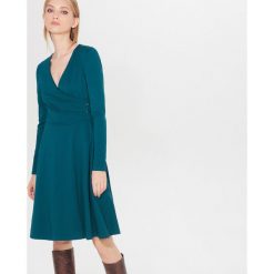 Rozkloszowana midi sukienka - Turkusowy. Niebieskie sukienki damskie Mohito, s, bez wzorów, bez kołnierzyka, bez rękawów, midi, rozkloszowane. Za 119,99 zł.