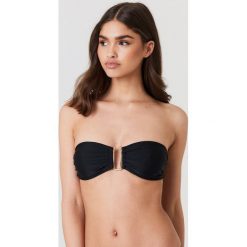 Stroje dwuczęściowe damskie: NA-KD Swimwear Góra bikini bandeau z metalowym detalem – Black