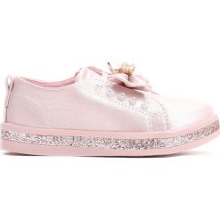 Różowe Slip On Moving. Czerwone buty sportowe dziewczęce Born2be, na jesień, z materiału, z okrągłym noskiem. Za 49,99 zł.