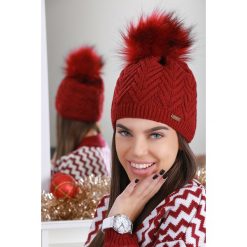 Czapka VANIRA BORDO. Czerwone czapki damskie Czapka VANIRA BORDO, na zimę, bez wzorów. W wyprzedaży za 29,00 zł.