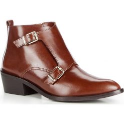 Buty damskie. Szare botki damskie Wittchen, ze skóry, bez obcasa, na obcasie, na klamry. W wyprzedaży za 399,90 zł.