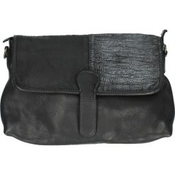 Torebka - PLEAP19 BLACK. Czarne torebki klasyczne damskie Venezia, w paski, ze skóry. Za 399,00 zł.