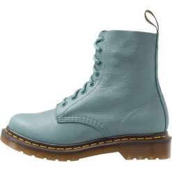 Botki damskie lity: Dr. Martens 1460 PASCAL 8 EYE BOOT Botki sznurowane pale teal virginia