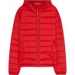 Pikowana kurtka z kapturem. Czerwone kurtki damskie pikowane marki Pull&Bear, z kapturem. Za 79,90 zł.