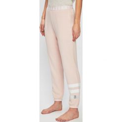 Dkny - Spodnie. Różowe spodnie damskie DKNY, s, z elastanu. W wyprzedaży za 179,90 zł.