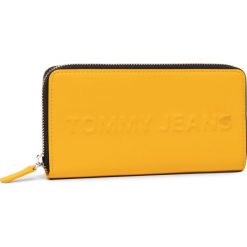 Duży Portfel Damski TOMMY JEANS - Tjw Bold Lrg Za Wallet AW0AW07652 YEL. Żółte portfele damskie Tommy Jeans, bez wzorów, z jeansu. Za 269,00 zł.