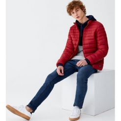 Lekka pikowana kurtka. Czerwone kurtki męskie pikowane marki Pull&Bear, m. Za 109,00 zł.