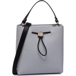 Torebka TOMMY HILFIGER Th Core Mini Bucket AW0AW07819. Czarne torebki klasyczne damskie TOMMY HILFIGER, bez wzorów, bez dodatków. W wyprzedaży za 379,00 zł.