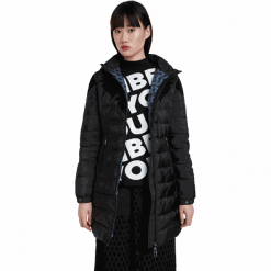 Desigual płaszcz damski Padded Lena 20WWEW35 S czarny. Czarne kurtki damskie Desigual, s, bez wzorów, ze lnu. Za 839,00 zł.