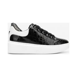 Guess Braylin Tenisówki Czarny. Czarne trampki i tenisówki damskie Guess, z aplikacjami, z materiału, bez zapięcia. Za 505,95 zł.
