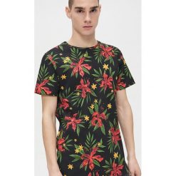 Koszulka w kwiaty - Czarny. Czarne koszulki męskie Cropp, xl, w kwiaty, bez kołnierzyka, bez rękawów. Za 49,99 zł.