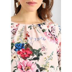 Bluzki asymetryczne: Dorothy Perkins LARGE BLOOM FLORAL FLUTE SLEEVE Bluzka blush