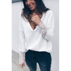 Bluzka KALEA WHITE. Białe bluzki damskie Bluzka KALEA WHITE, s, bez wzorów, bez kołnierzyka, bez rękawów. W wyprzedaży za 59,00 zł.