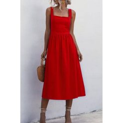 Sukienka VERIMONA RED. Czerwone sukienki damskie IVET, na co dzień, na lato, bez wzorów, bez kołnierzyka, bez rękawów, długie. W wyprzedaży za 79,00 zł.