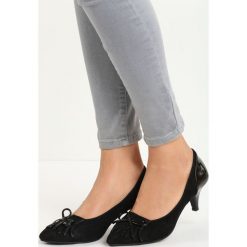 Czarne Czółenka Daylight. Czarne buty ślubne damskie marki Born2be, z lakierowanej skóry, ze szpiczastym noskiem, na niskim obcasie, na obcasie. Za 69,99 zł.