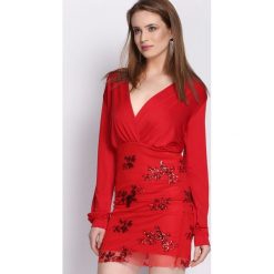 Czerwona Sukienka Partite. Czerwone sukienki balowe marki Born2be, s, z dzianiny, z długim rękawem, mini. Za 79,99 zł.