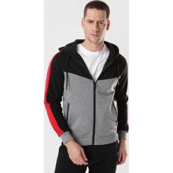 Czarno-Szara Bluza Adriane. Czarne bluzy męskie Born2be, xl, bez wzorów, bez kołnierzyka, bez rękawów, bez kaptura. Za 89,99 zł.