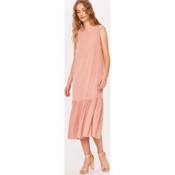 Answear Lab - Sukienka. Różowe sukienki damskie Answear Lab, na co dzień, s, bez wzorów, z bawełny, casualowe, z okrągłym kołnierzem, bez rękawów, midi, rozkloszowane. Za 149,90 zł.