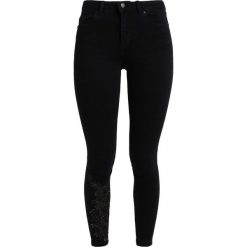 Miss Selfridge LIZZIE APPLIQUE HEM Jeans Skinny Fit black. Czarne jeansy damskie Miss Selfridge. Za 179,00 zł.