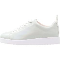 Tenisówki damskie: Juicy Couture VALERIE Tenisówki i Trampki white