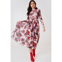 Sukienki: NA-KD Trend Siateczkowa sukienka midi z długim rękawem - Pink,Multicolor