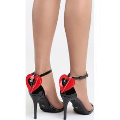 Czarne Sandały Red Lipstick. Czerwone sandały damskie Born2be, bez wzorów, na wysokim obcasie, na szpilce, ze sprzączką. Za 69,99 zł.